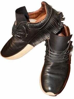 Esseutesse Black Moccasin Fringe Leather Low-Top Sneakers